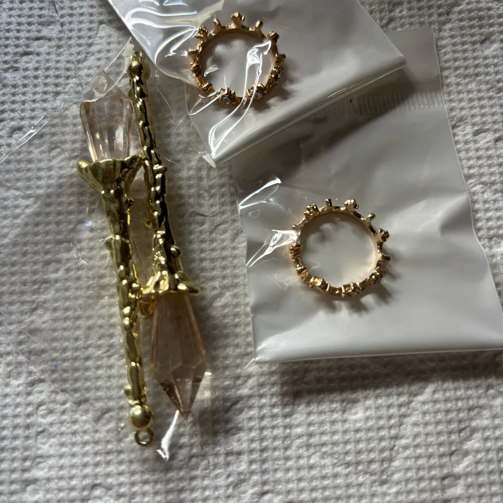 Miniture dollhouse wand and crowns